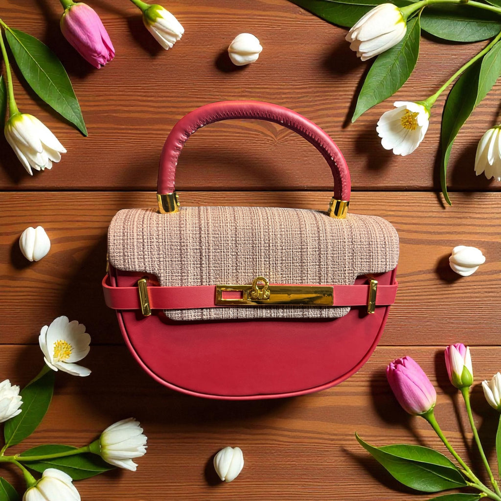 Petit sac bordeaux et noir  – Élégance compacte